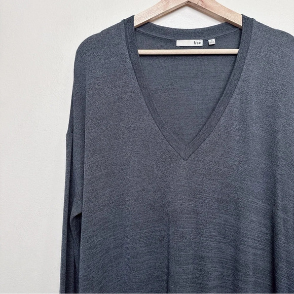 Aritzia Wilfred Free Womens Medium Vneck Rayon Devinette Tshirt - Picture 7 of 14